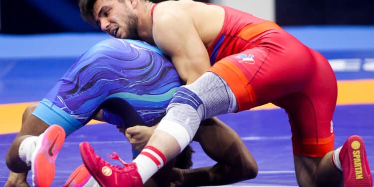 Lutte : la jeunesse française fait tapis à Dijon