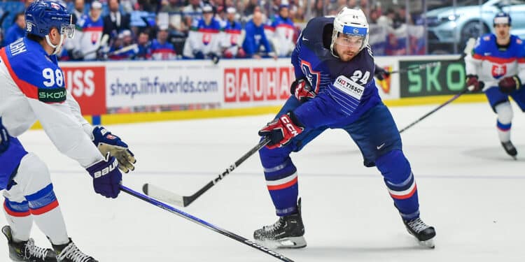 Le CNED sur le terrain du hockey sur glace