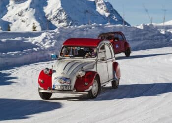 La Coupe 602 sur glace présente la 2CV Burton à L’Alpe d’Huez