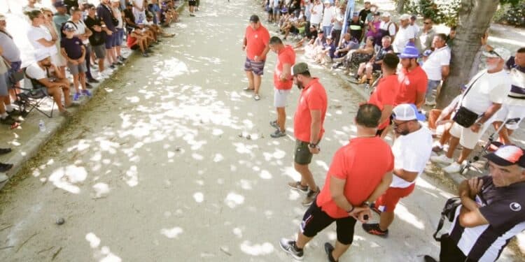 Pétanque : adieu les débardeurs et les marcels !