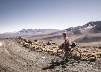 Axel Carion : du désert aux sommets, la planète à vélo