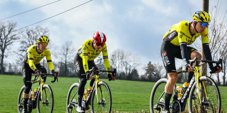 Paris-Nice : Vingegaard craque… mais devient maillot jaune !