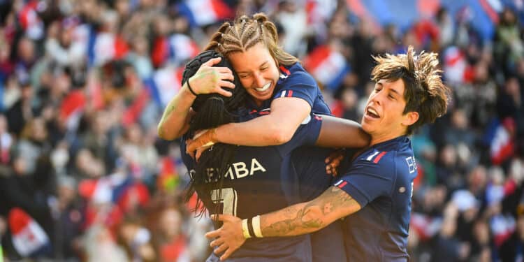 Rugby : la passe de trois pour le XV de France féminin ?