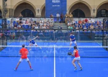 Padel : une nouvelle piste aux pieds de la Tour Eiffel !