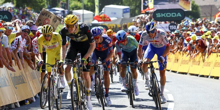 Tour de France 2025 : où voir passer les coureurs entre Chinon et Châteauroux ?
