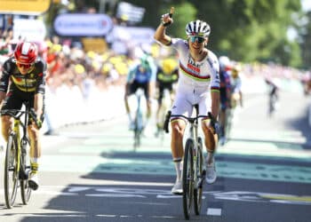 Tour de France 2025 : le patron Pogacar roi de Bretagne