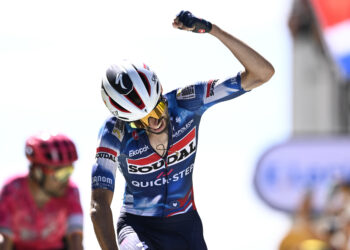 Tour de France 2025 : Valentin Paret-Peintre, roi du Ventoux !