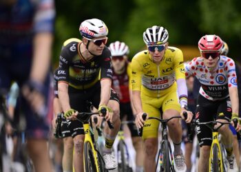 Tour de France 2025 : Van Aert et Pogacar font le show à Montmartre !