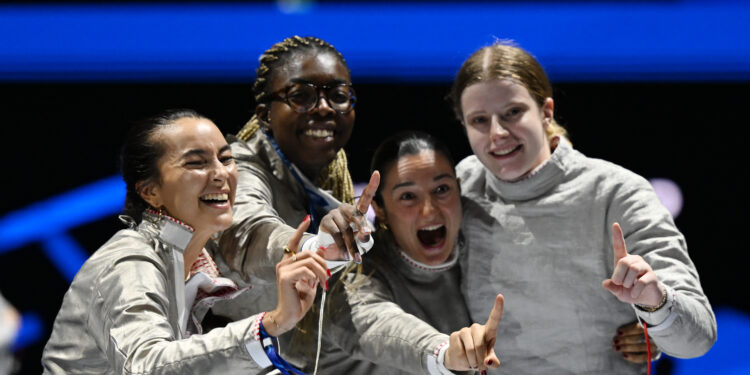Escrime : les Bleues du sabre retrouvent le titre mondial !