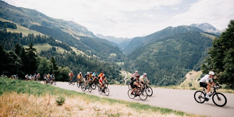 Tour de France 2025 : 16 000 cyclistes du monde entier à la conquête de La Plagne