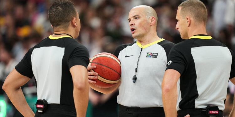 Basket : huit arbitres passent le cap de la professionnalisation