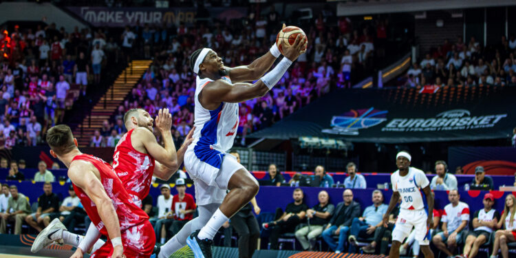 Basket : les Bleus relancés face à la Pologne