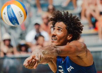 Beach-volley : les Bleus en plein élan, les Bleues stoppées de justesse