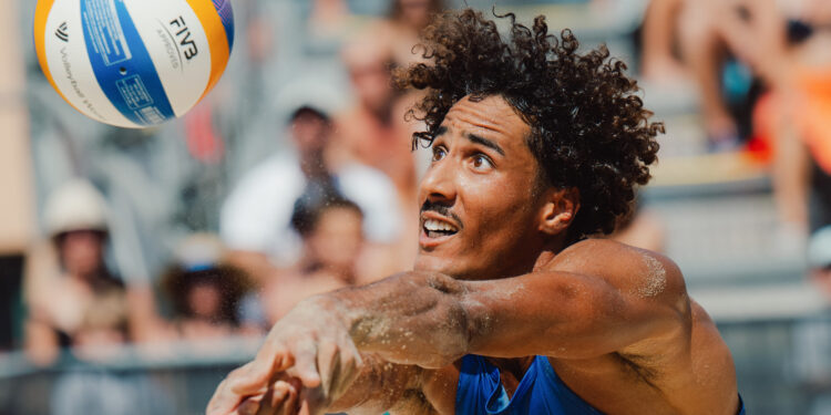 Beach-volley : les Bleus en plein élan, les Bleues stoppées de justesse