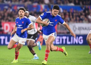 Rugby : un XV de France remodelé contre l'Australie