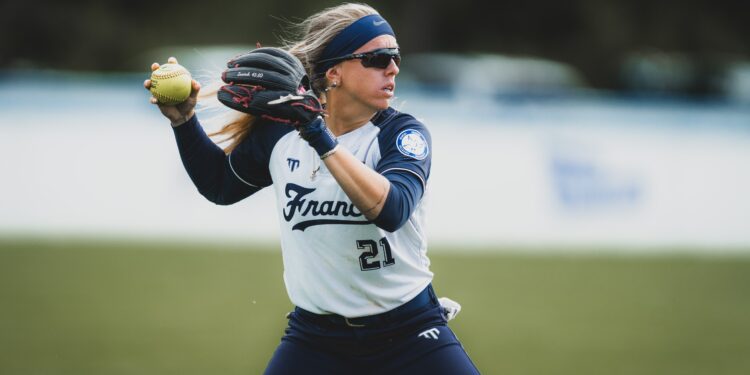 Baseball : historique, Mélissa Mayeux draftée en Women’s Pro Baseball League