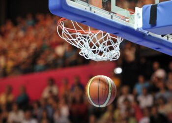 Du playground à l’exposition : le basket s’invite dans l’art avec « HOOP DREAMS »