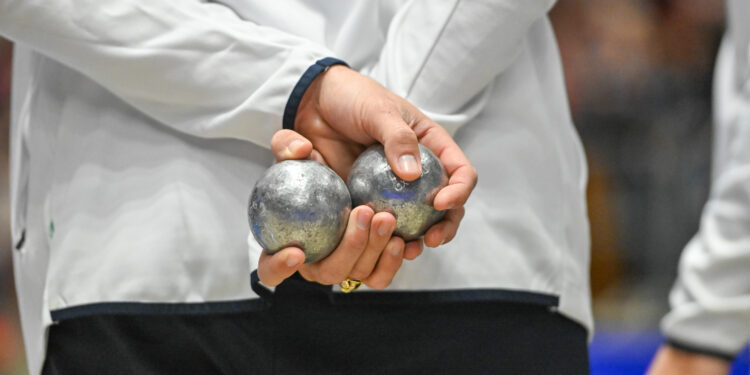 Pétanque : armé d'une tronçonneuse, un spectateur fou créé la panique