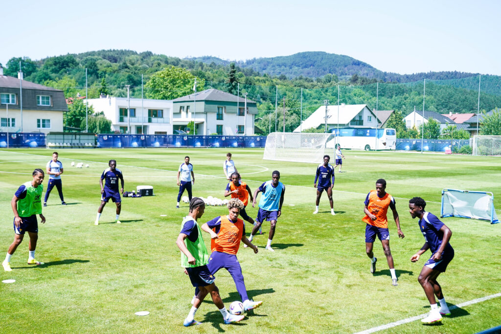 Le football français, un miroir de la société et un moteur de cohésion