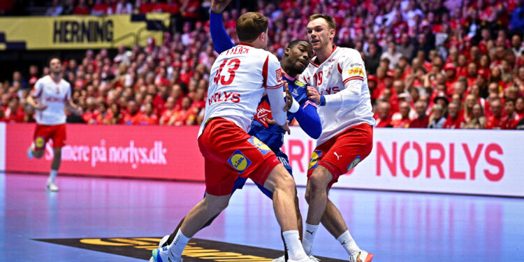 Handball : les Bleus cèdent face au Danemark