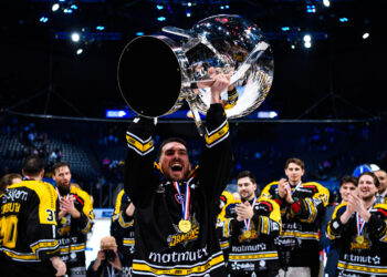 Hockey sur glace : 10 ans après, Rouen soulève la Coupe à Bercy !