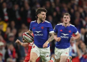 Rugby : un carton pour le XV de France et des rêves de Grand Chelem intacts