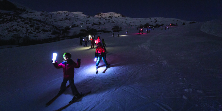 Les P&rsquo;tits Flambeaux 2026 : la montagne française s&rsquo;illumine pour les enfants