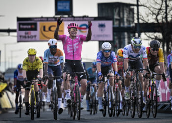 Paris-Nice 2026 : journée tranquille mais sprint intense, la 1ère étape sourit à Lamperti