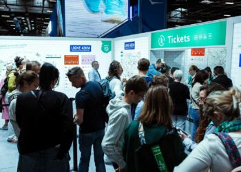 Marathon de Paris : la #Ligne42km transforme la ville en tribune pour les supporters