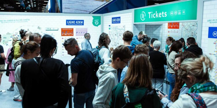 Marathon de Paris : la #Ligne42km transforme la ville en tribune pour les supporters