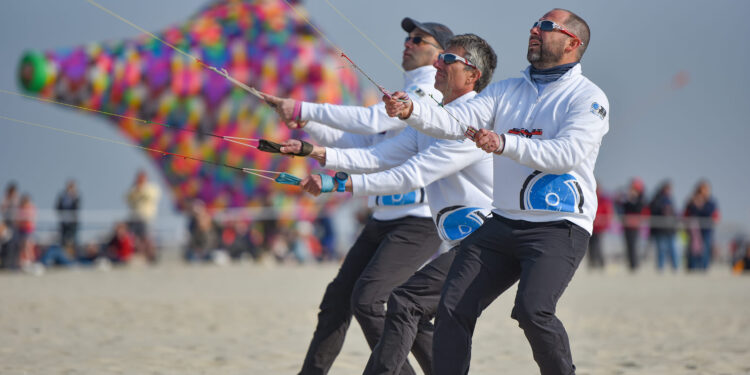 World Kite Cup 2026 à Berck-sur-Mer : l&rsquo;élite mondiale du cerf-volant acrobatique au rendez-vous