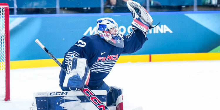 Hockey sur glace : les Bleues lancent leur campagne mondiale dans la douleur