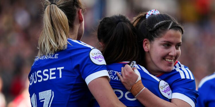 Rugby : bousculées, les Bleues trouvent la clé face au Pays de Galles