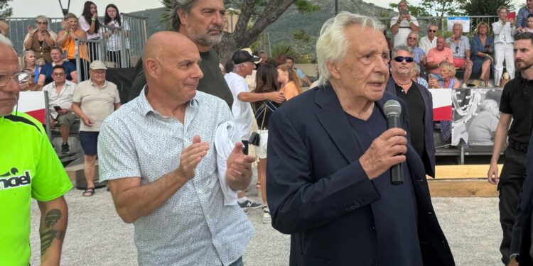 Pétanque : sous les yeux de Michel Sardou, Bormes a vibré