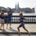 Elle rallie Paris en trois jours avec un triathlon de 900 km