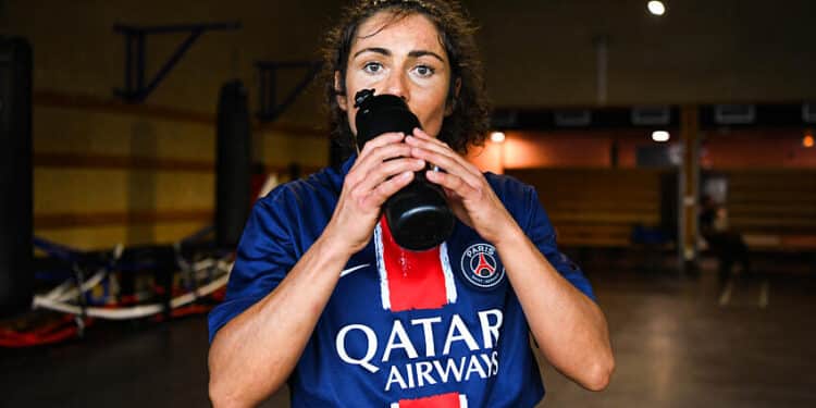 MMA : Delphine Benouaich, la prof d&rsquo;EPS de l&rsquo;Essonne qui débarque à l&rsquo;UFC Paris