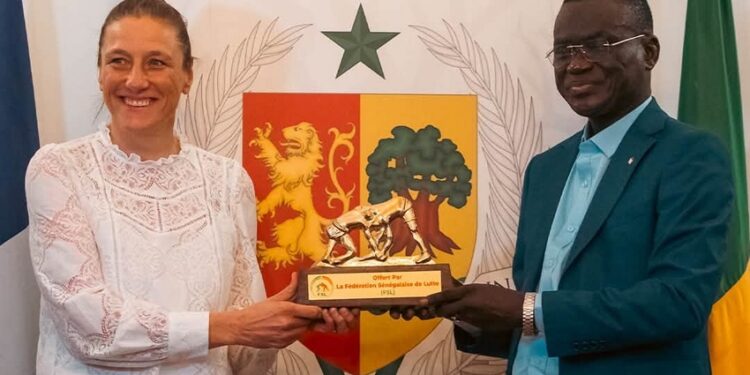 Lutte : la France signe une convention de coopération internationale avec la fédération sénégalaise