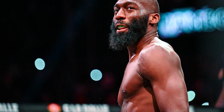 MMA : « Que des débiles », Cédric Doumbè fracasse le public parisien