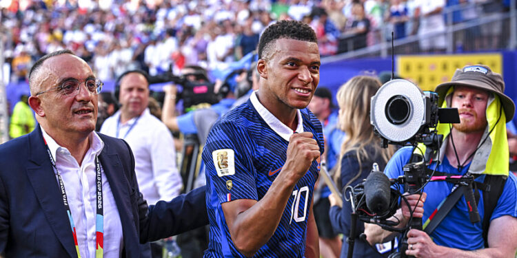 Football : un membre du staff de Zidane mis en examen après un chèque de Mbappé