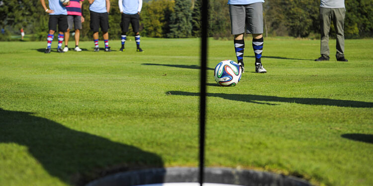 Footgolf : c&rsquo;est quoi ce sport insolite qui décolle en Essonne ?
