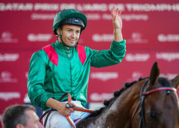 Le jockey Mickaël Barzalona retrouve la Cravache d&rsquo;Or après une saison record