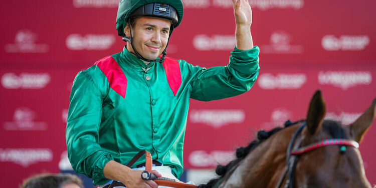 Le jockey Mickaël Barzalona retrouve la Cravache d&rsquo;Or après une saison record
