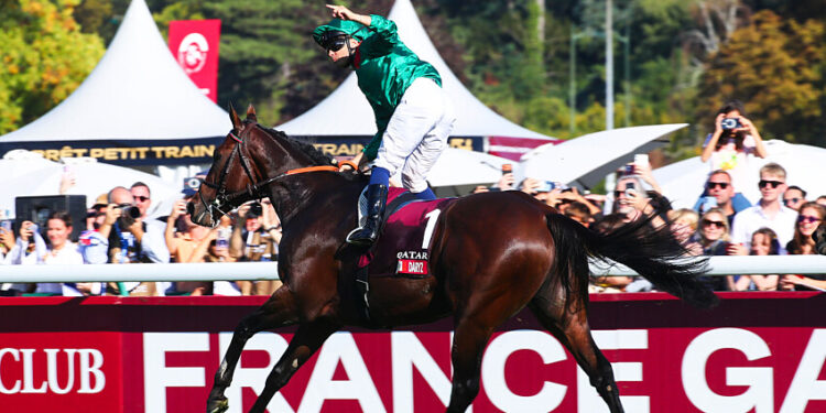 Prix de l’Arc de Triomphe : le pur-sang Daryz réalise un doublé historique