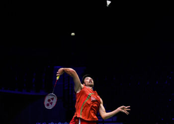Badminton : Toma Junior Popov s&rsquo;offre le numéro un mondial, puis récidive avec son frère